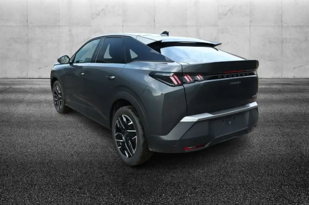 Usata Peugeot 3008 Allure 145 CV (106 kW) 2024 Grigio SUV
