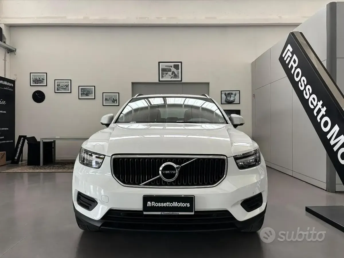 Usata Volvo XC40 Momentum 129 CV (94 kW) 2021 Bianco SUV
