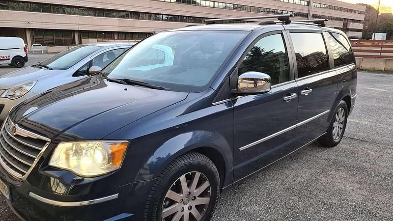 Usata Chrysler Grand Voyager Limited 163 CV (119 kW) 2008 Blu/azzurro Monovolume