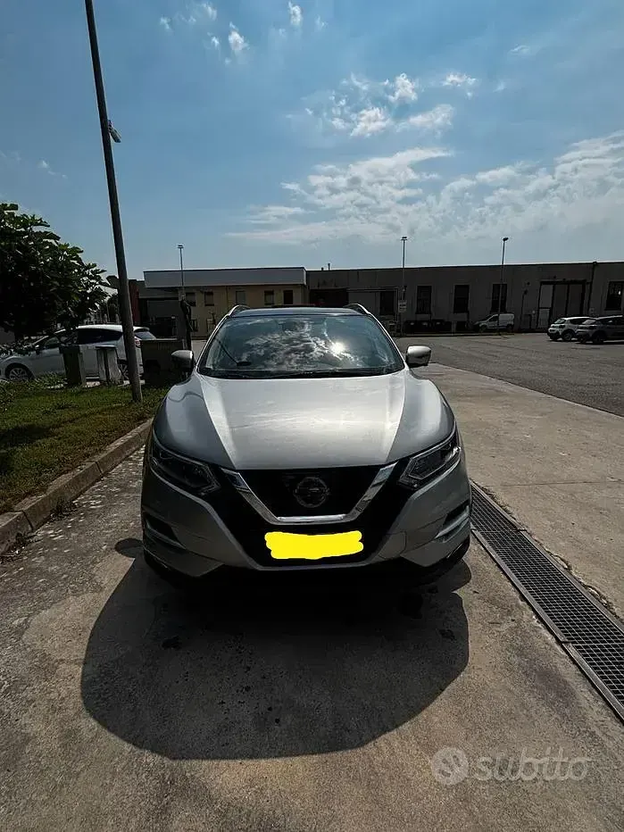 Usata Nissan Qashqai Tekna 110 CV (80 kW) 2017 Grigio SUV