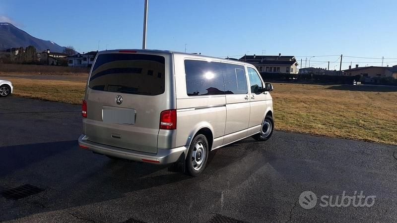 Usata VW Caravelle 200 CV (147 kW) 2010 Furgone