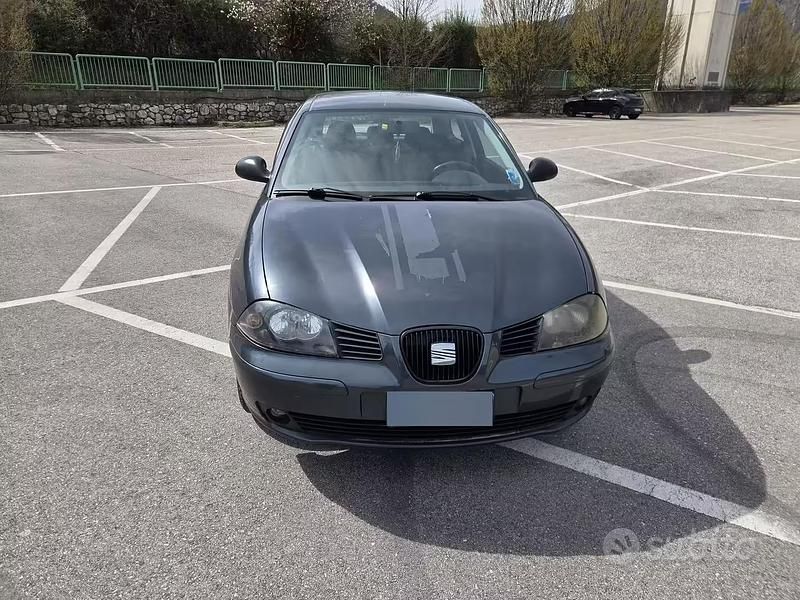Usata Seat Ibiza 75 CV (55 kW) 2005 Grigio Utilitaria