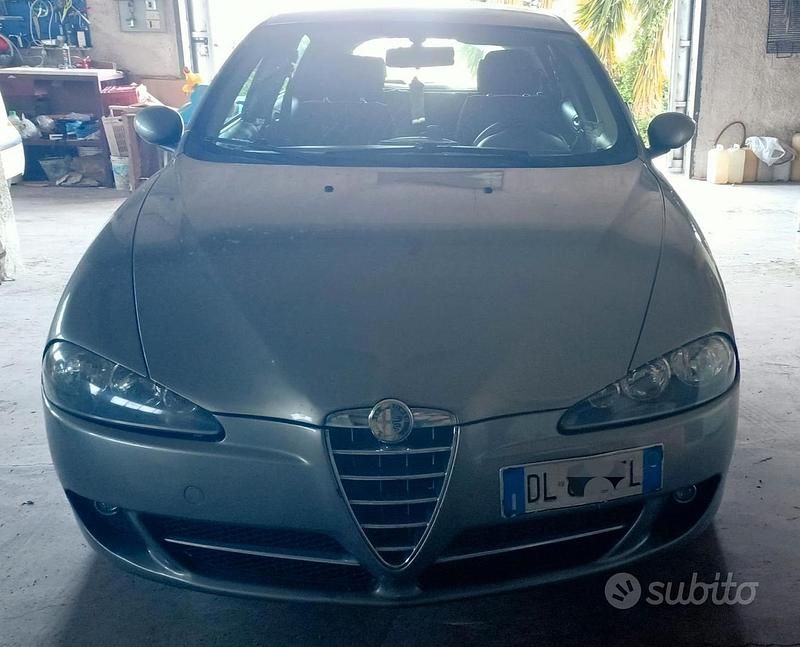 Usata Alfa Romeo 147 116 CV (85 kW) 2006 Grigio Utilitaria