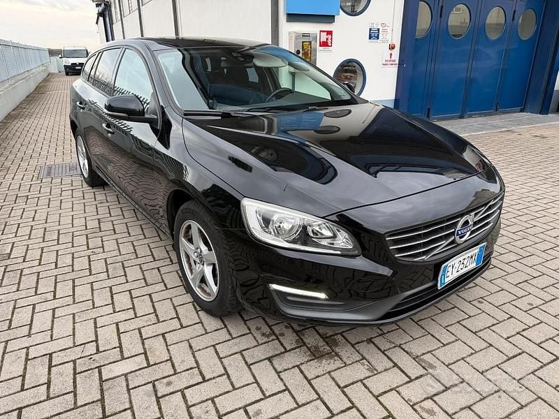 Usata Volvo V60 Kinetic 115 CV (84 kW) 2014 Nero Station wagon