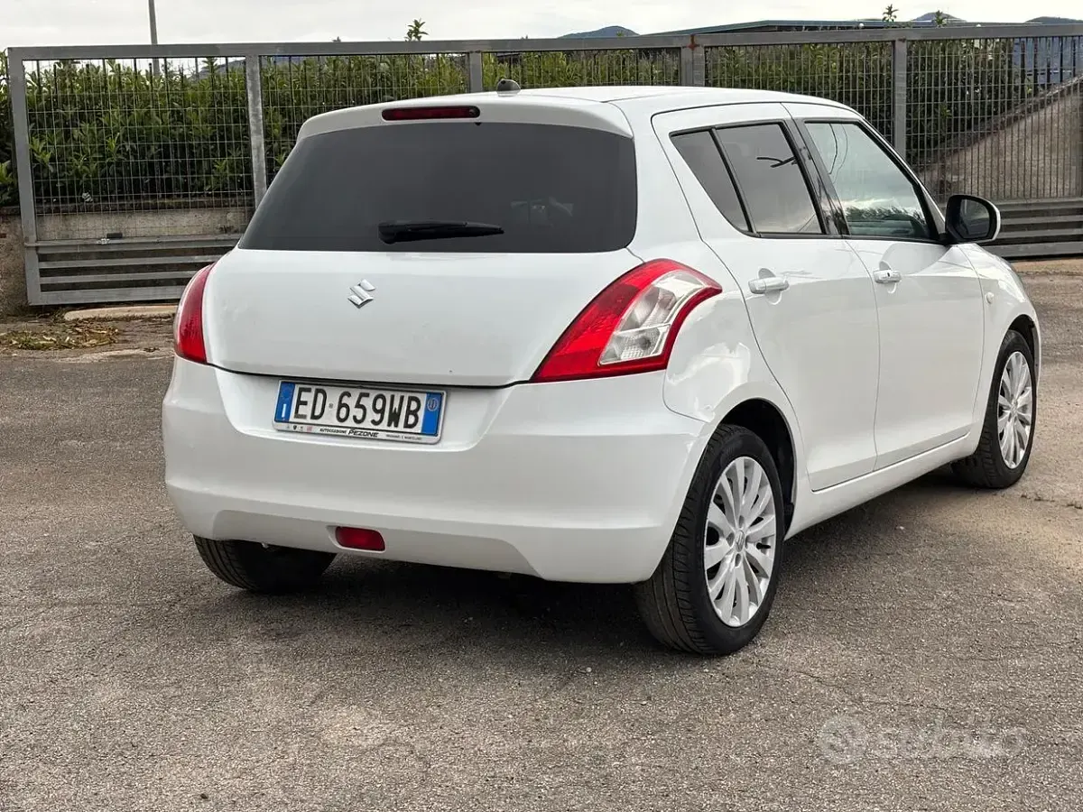 Usata Suzuki Swift 94 CV (69 kW) 2011 Bianco Utilitaria