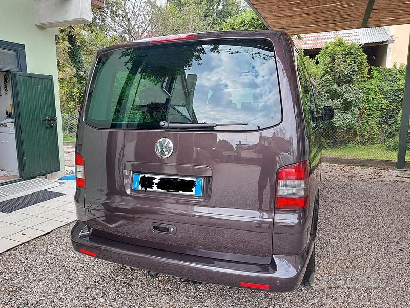 Usata VW Multivan 174 CV (127 kW) 2008 Marrone Furgone