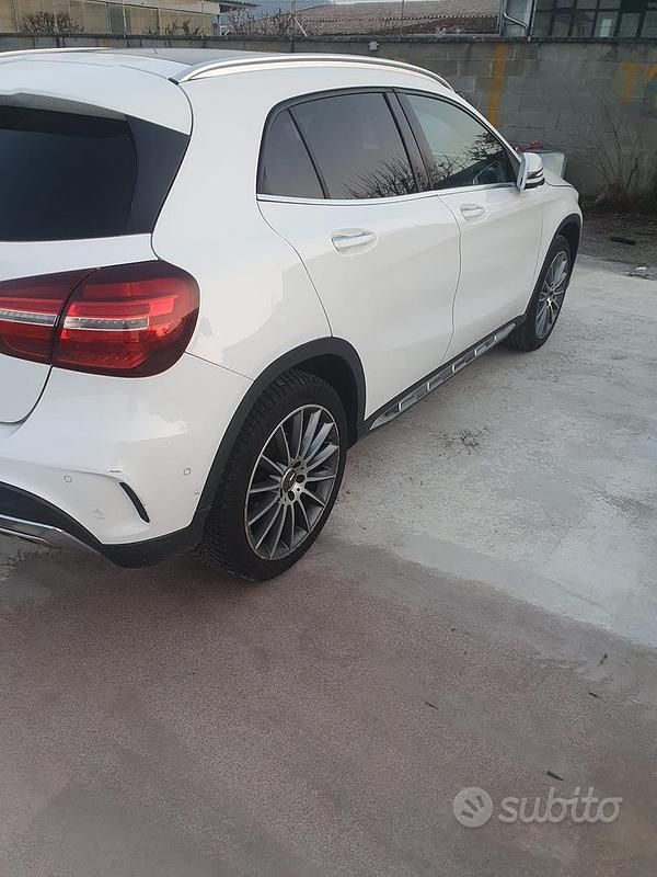 Usata Mercedes GLA180 Premium 122 CV (89 kW) 2018 Bianco SUV