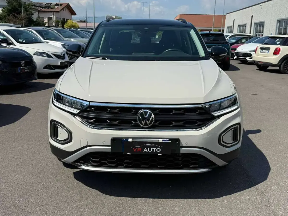 Usata VW T-Roc Life 150 CV (110 kW) 2024 Beige SUV