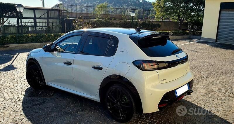 Usata Peugeot 208 GT 102 CV (75 kW) 2021 Bianco Utilitaria