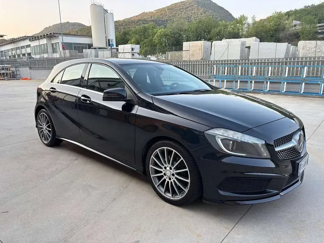 Usata Mercedes A180 Premium 109 CV (80 kW) 2016 Nero Utilitaria