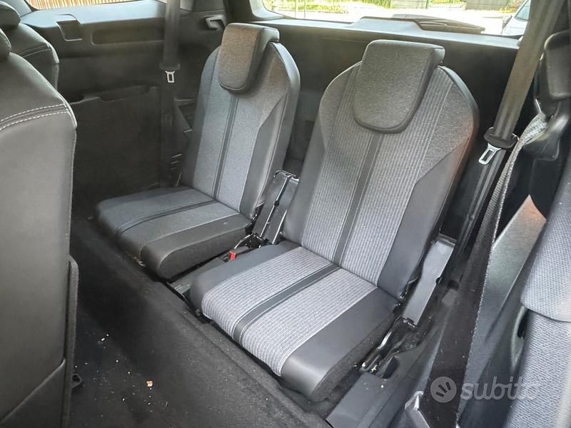 Usata Peugeot 5008 Allure 131 CV (96 kW) 2023 Blu SUV