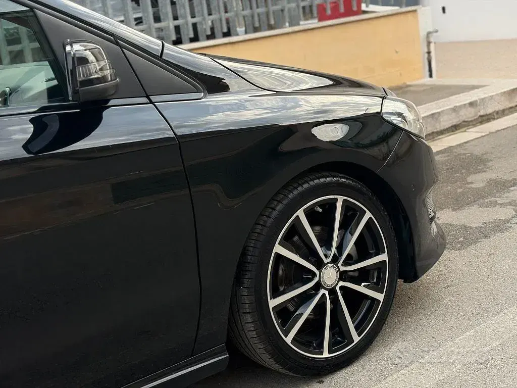 Usata Mercedes B200 136 CV (100 kW) 2016 Nero Utilitaria