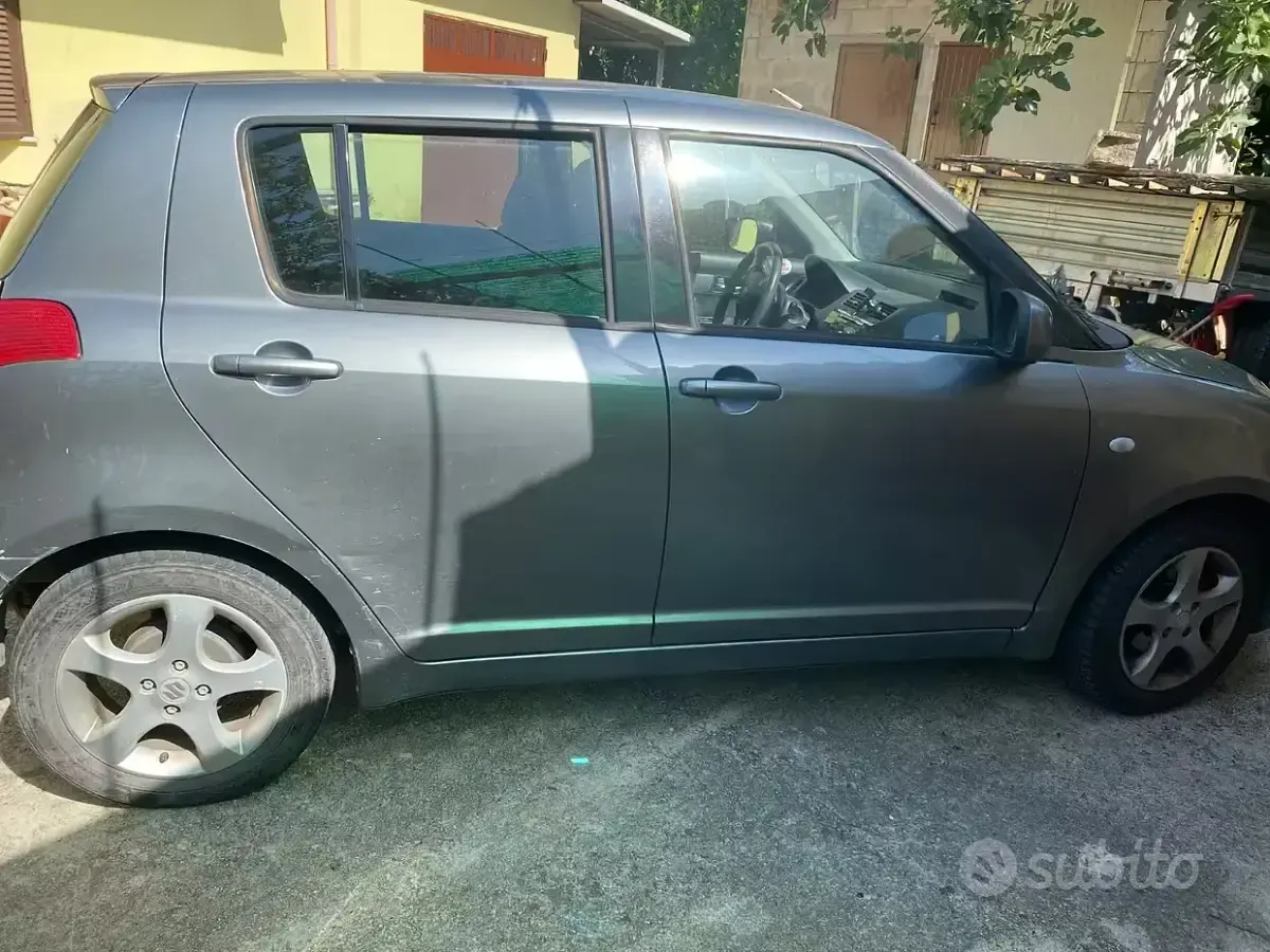 Usata Suzuki Swift 68 CV (50 kW) 2007 Grigio Utilitaria