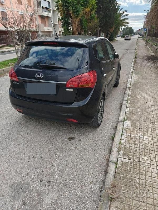 Usata Kia Venga 90 CV (66 kW) 2015 Nero Utilitaria