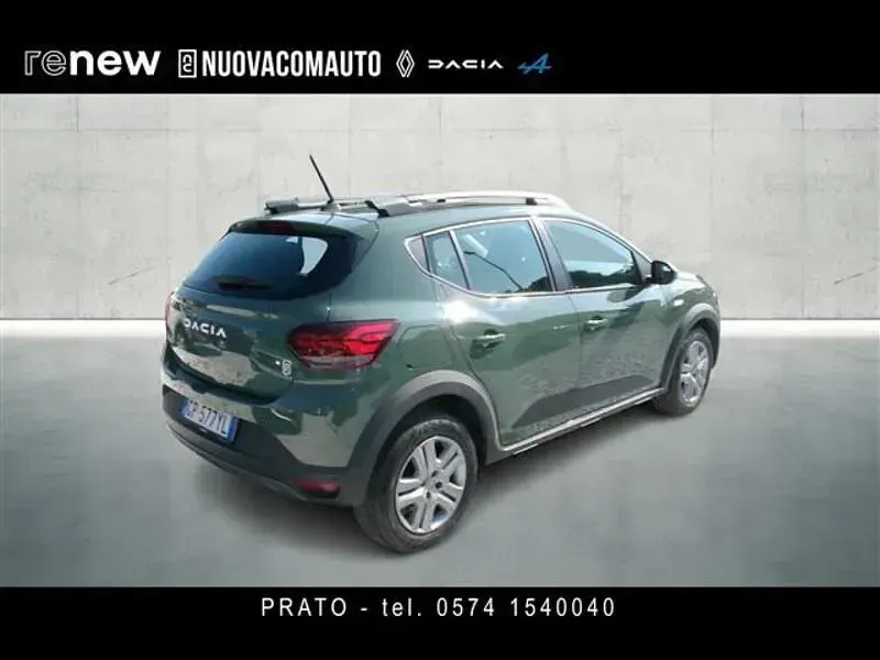Usata Dacia Sandero Expression 100 CV (73 kW) 2023 Verde scuro Utilitaria