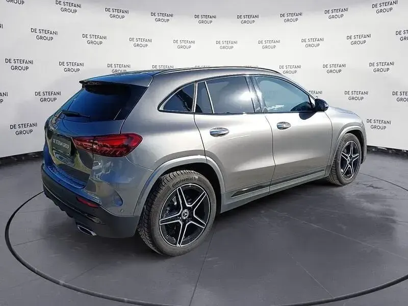 Usata Mercedes GLA200 Advanced Plus 150 CV (110 kW) 2023 Grigio montagna SUV