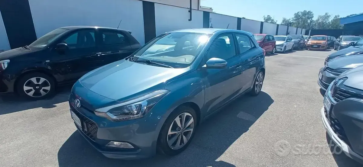 Usata Hyundai i20 75 CV (55 kW) 2015 Blu Berlina
