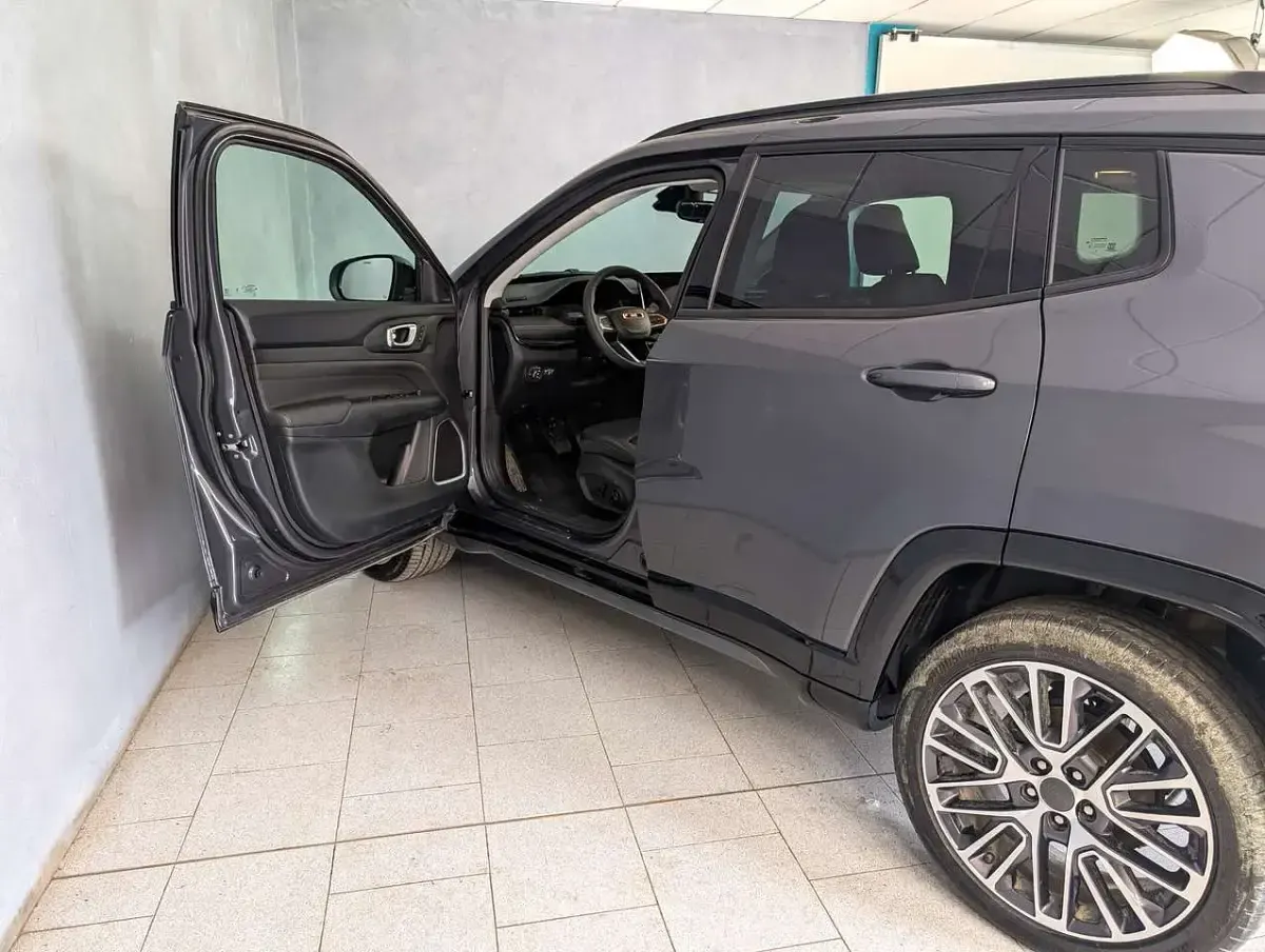 Usata Jeep Compass Summit 131 CV (96 kW) 2025 Grigio SUV