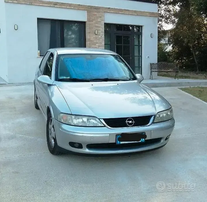 Usata Opel Vectra Edition 101 CV (74 kW) 2000 Berlina