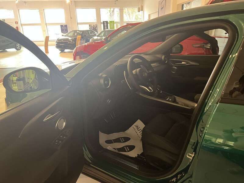 Nuova Alfa Romeo Tonale 159 CV (116 kW) 2025 Verde montreal con tetto nero SUV