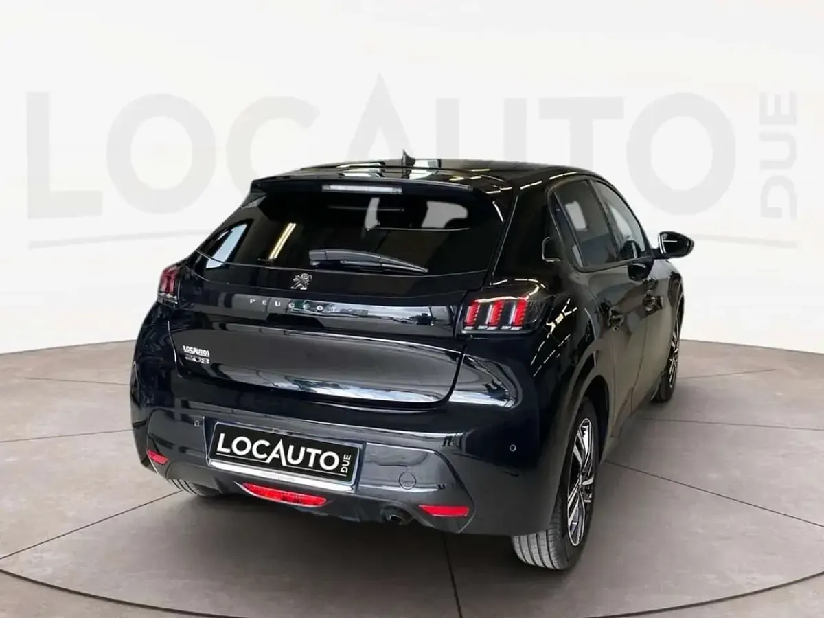 Usata Peugeot 208 Allure 101 CV (74 kW) 2023 Nero Utilitaria
