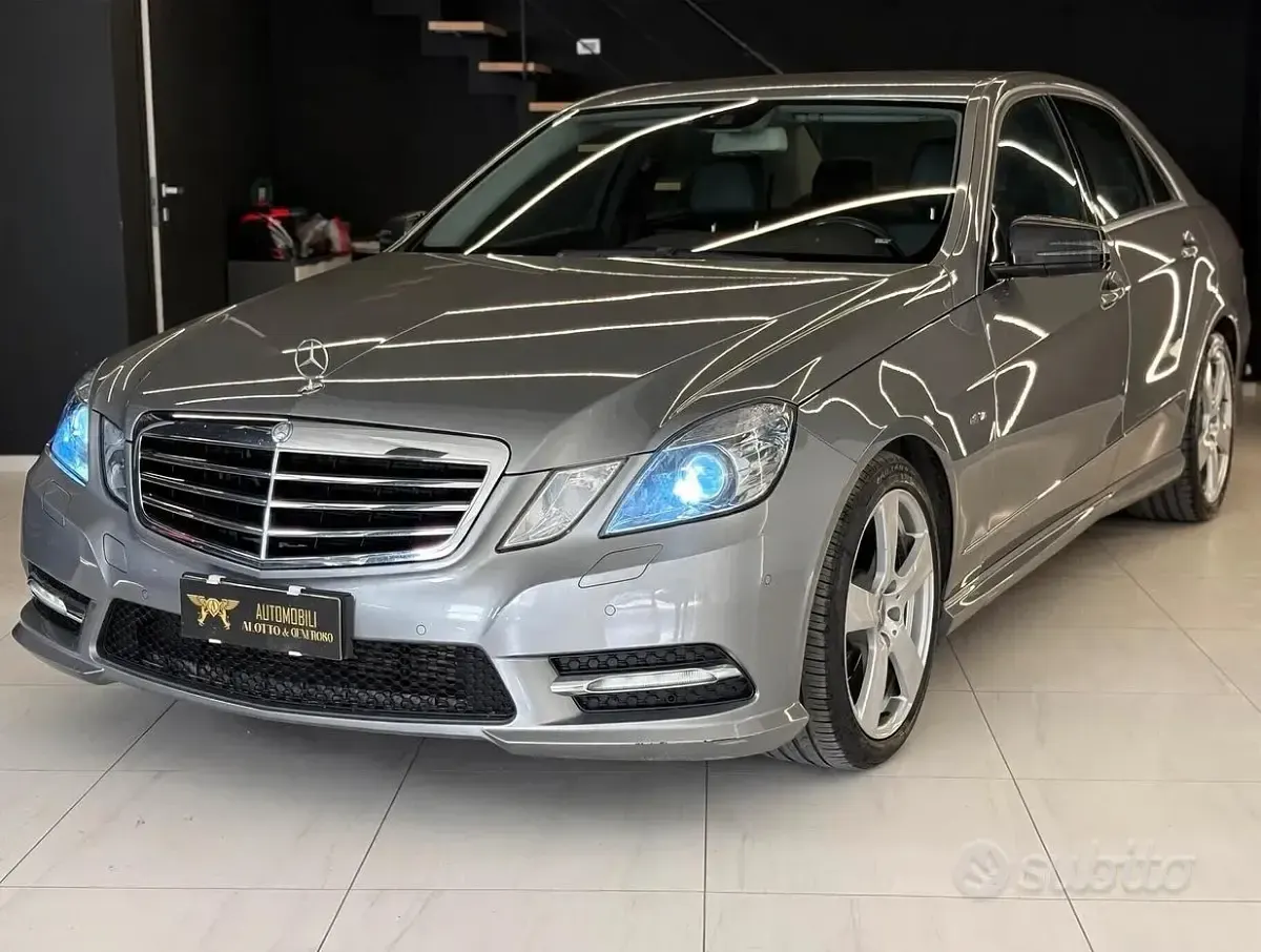Usata Mercedes E220 Premium 170 CV (125 kW) 2013 Grigio Berlina