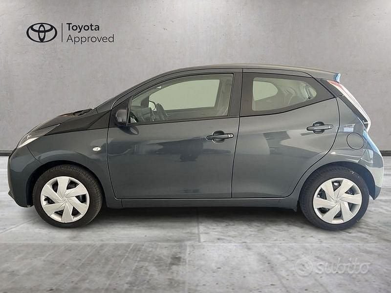 Usata Toyota Aygo X-play 69 CV (50 kW) 2017 Grigio Utilitaria