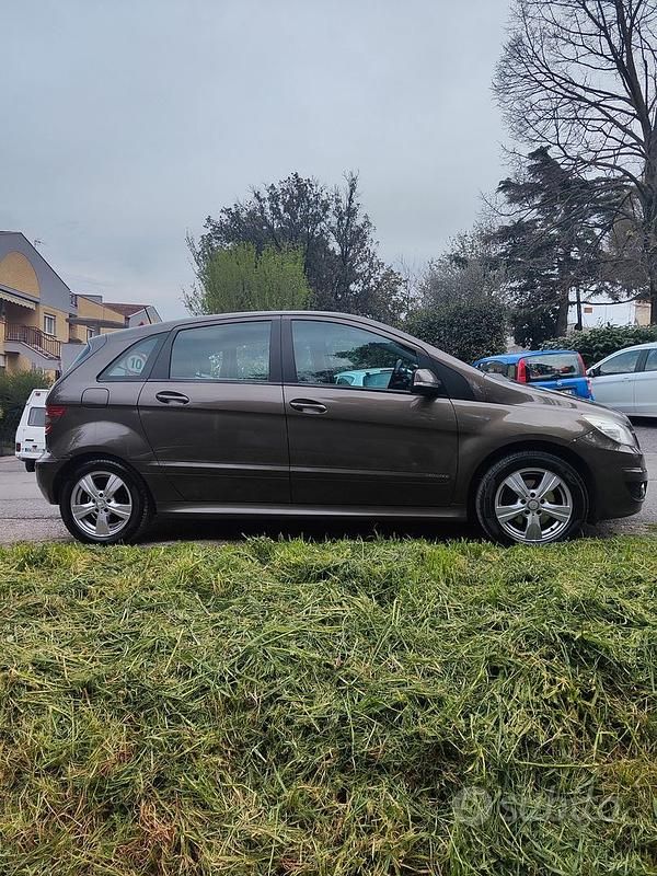 Usata Mercedes B180 109 CV (80 kW) 2011 Utilitaria