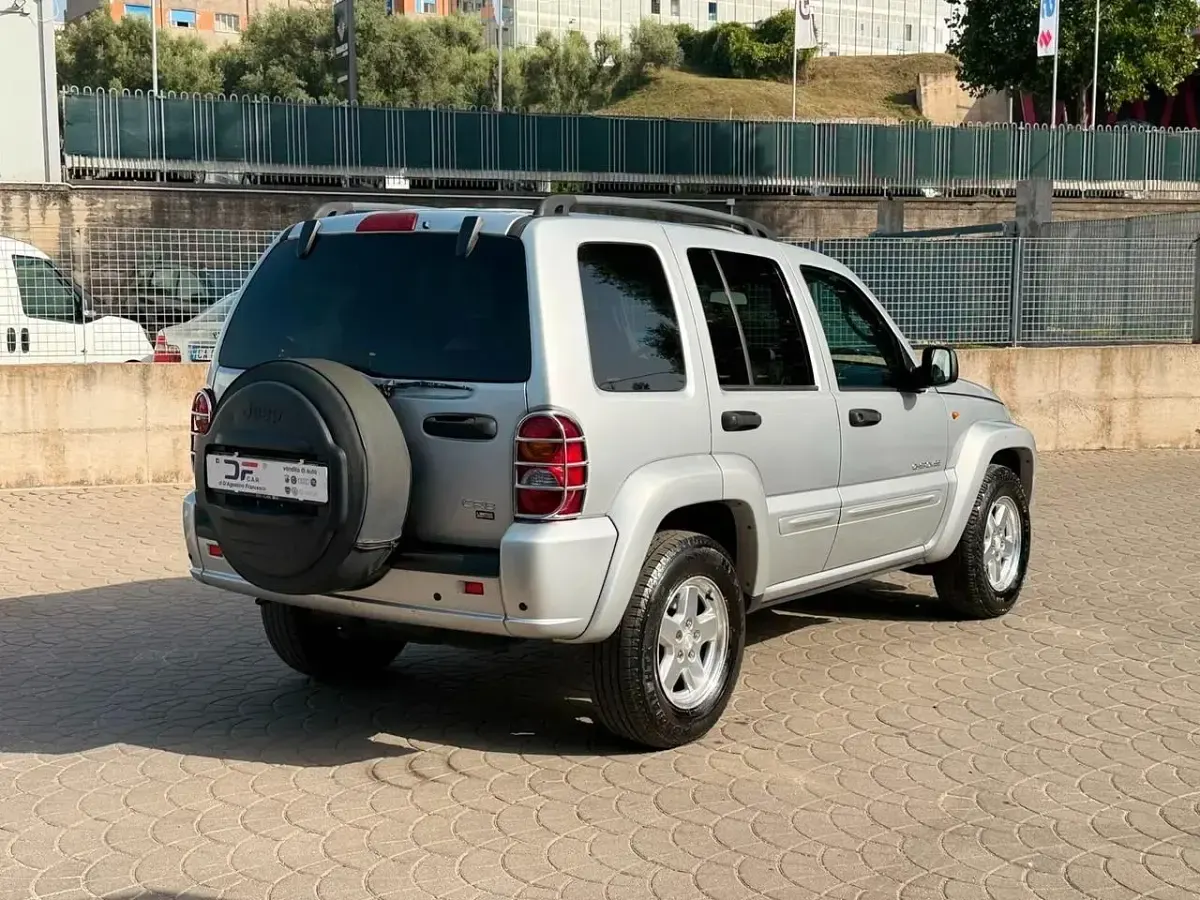 Usata Jeep Cherokee Limited 142 CV (104 kW) 2004 Grigio SUV