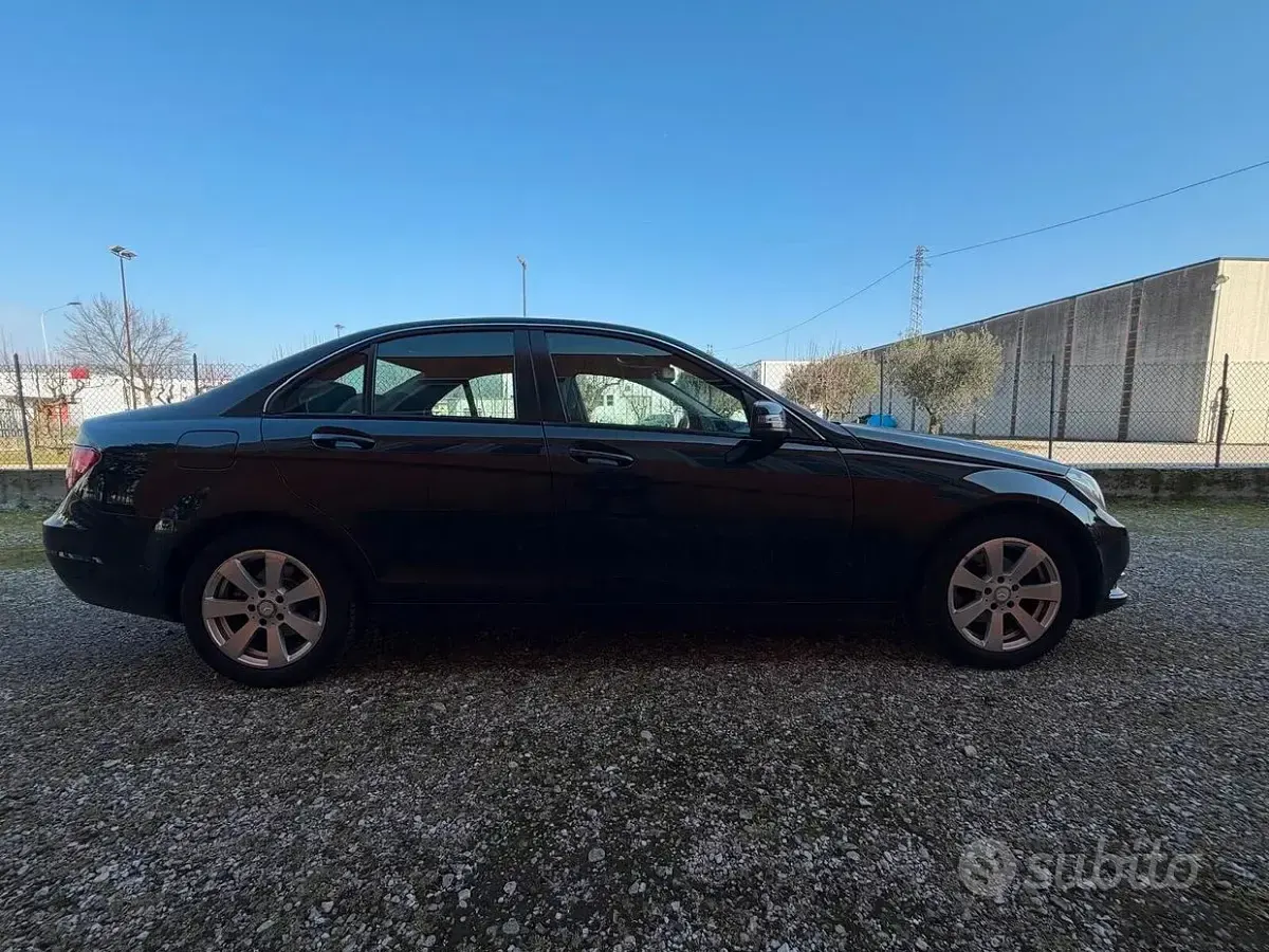 Usata Mercedes C180 120 CV (88 kW) 2013 Nero Berlina