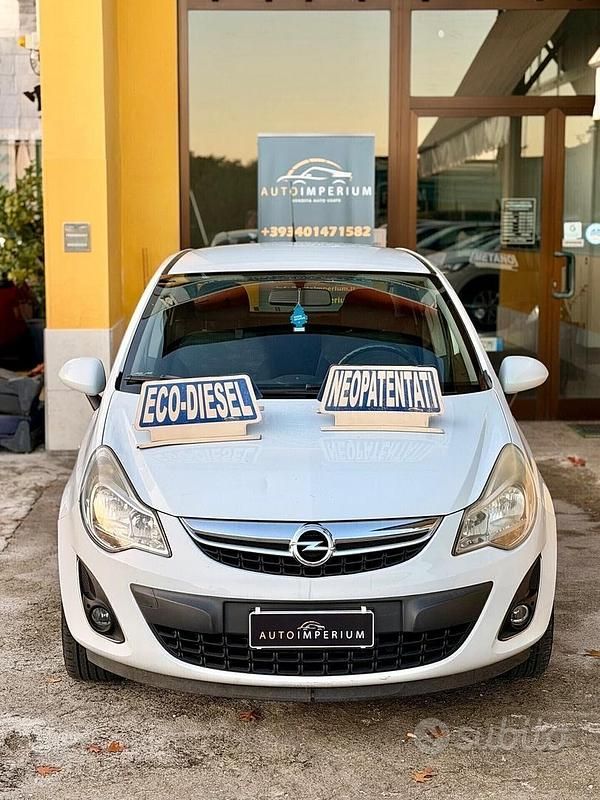 Usata Opel Corsa 75 CV (55 kW) 2011 Bianco Utilitaria