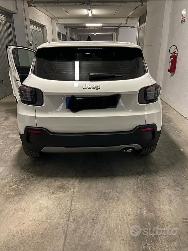 Usata Jeep Avenger Altitude 101 CV (74 kW) 2024 Bianco SUV