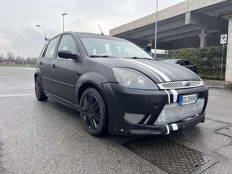 Usata Ford Fiesta 75 CV (55 kW) 2003 Nero Utilitaria