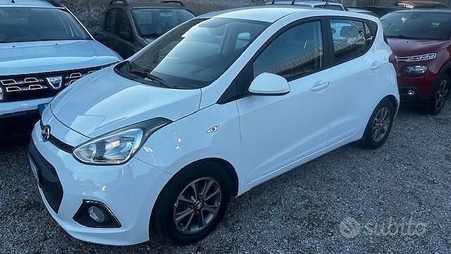 Bianco Usata 2015 Hyundai i10 Comfort Due volumi | 8900 € (Buon prezzo) - Immagine 1/1