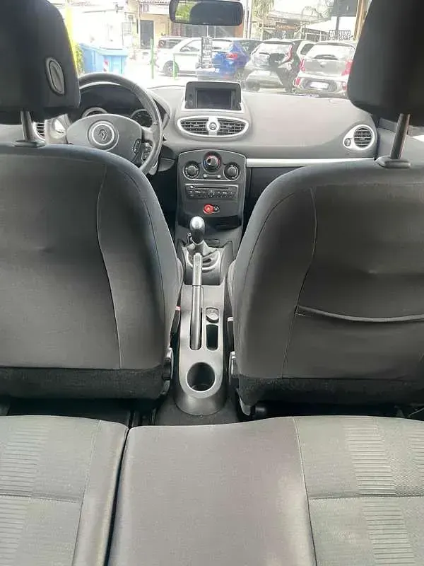 Usata Renault Clio II Luxe 75 CV (55 kW) 2010 Berlina