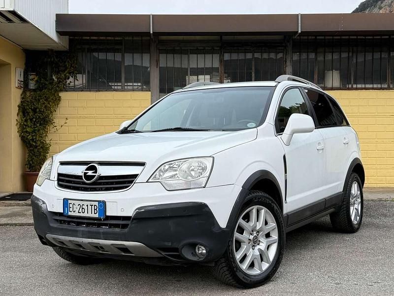 Bianco Usata 2010 Opel Antara Edition+ SUV | 5500 € (Buon prezzo) - Immagine 1/4
