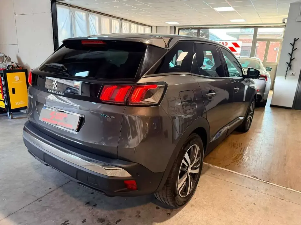 Usata Peugeot 3008 Allure 181 CV (133 kW) 2022 Grigio SUV