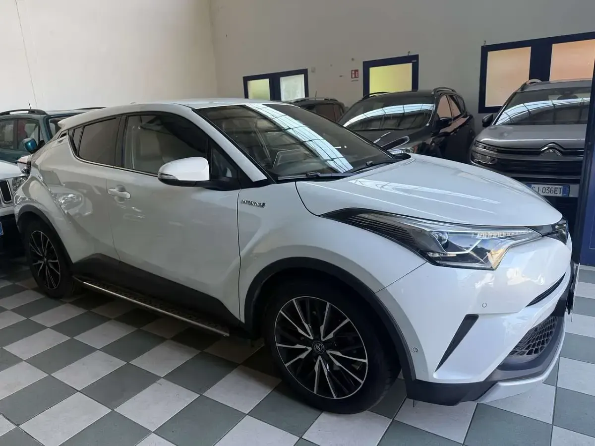 Usata Toyota C-HR Lounge 98 CV (72 kW) 2017 Bianco SUV