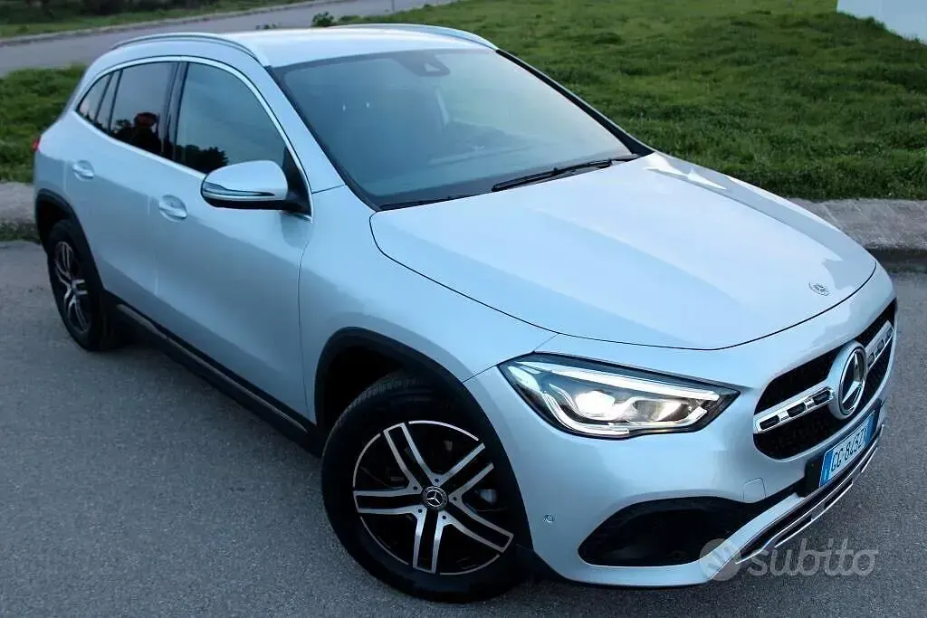 Usata Mercedes GLA200 150 CV (110 kW) 2021 Grigio SUV
