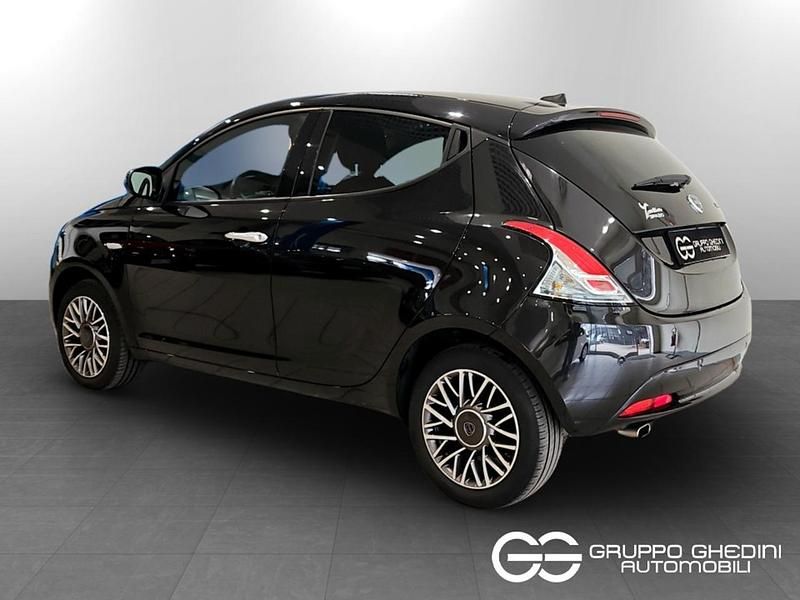 Usata Lancia Ypsilon Gold 70 CV (51 kW) 2022 Nero nero Utilitaria