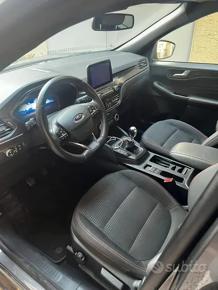Usata Ford Kuga 120 CV (88 kW) 2022 Grigio SUV