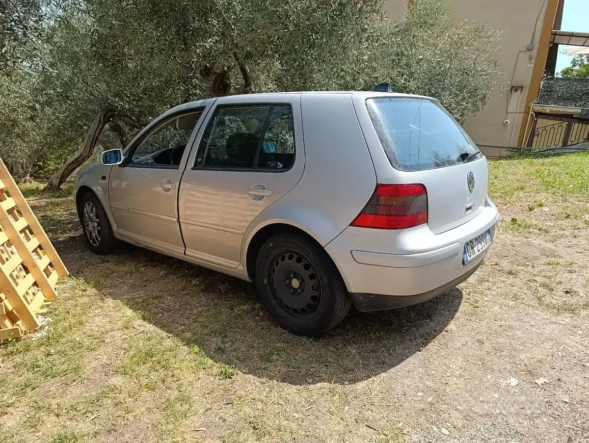 Usata VW Golf IV 110 CV (80 kW) 2000 Grigio Berlina