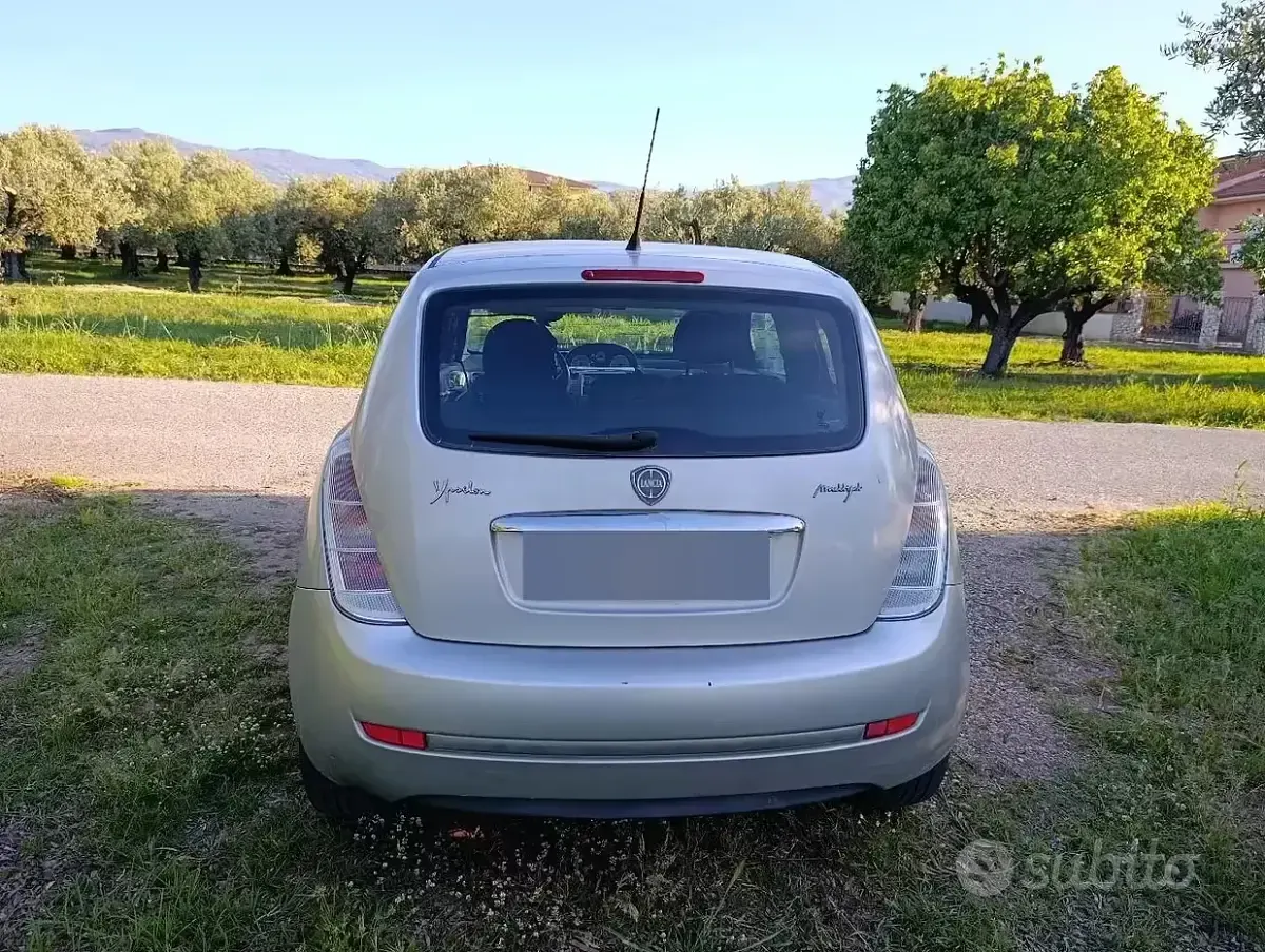 Usata Lancia Ypsilon 75 CV (55 kW) 2008 Grigio Utilitaria