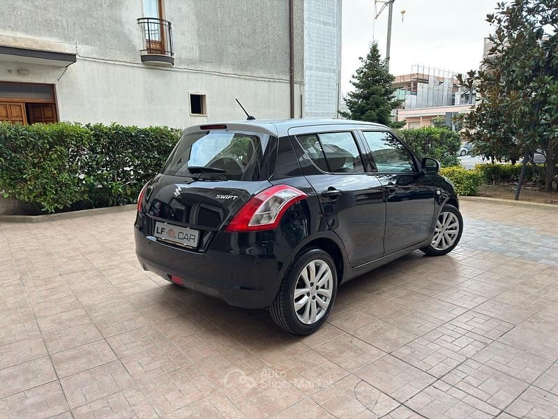 Usata Suzuki Swift Cool 75 CV (55 kW) 2015 Nero Utilitaria
