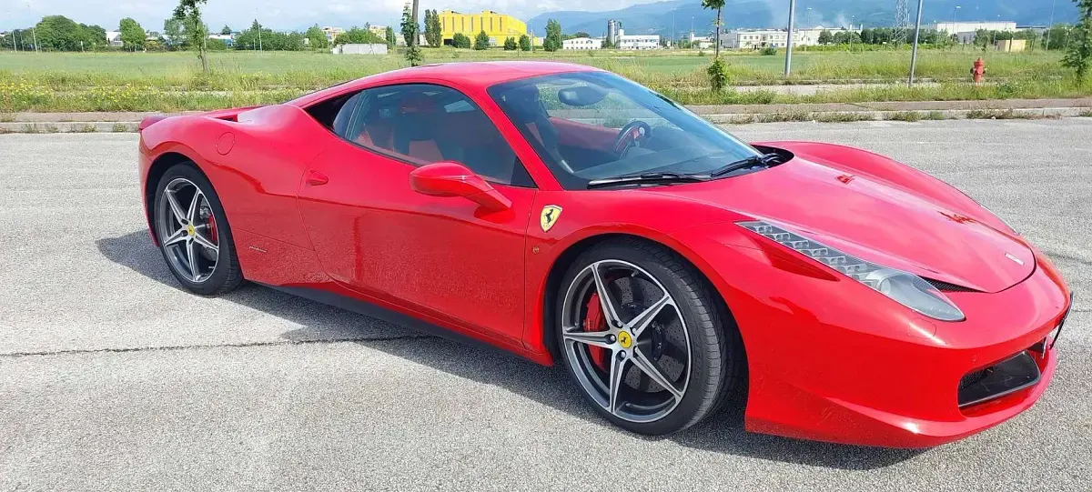 Usata Ferrari 458 570 CV (419 kW) 2011 Rosso Coupé
