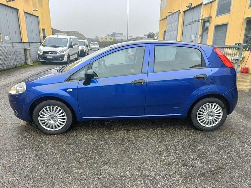 Usata Fiat Grande Punto Dynamic 65 CV (47 kW) 2007 Blu/azzurro Utilitaria