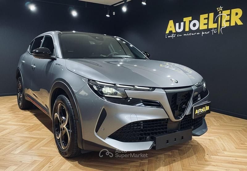 Nuova Alfa Romeo Junior Edizione Speciale 145 CV (106 kW) 2026 Grigio SUV