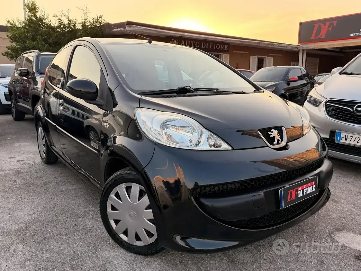 Usata Peugeot 107 68 CV (50 kW) 2008 Nero Utilitaria