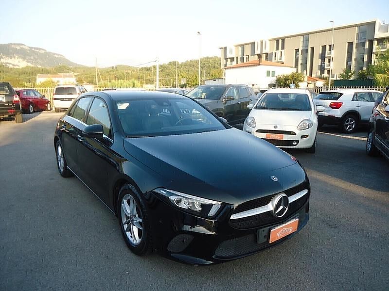 Usata Mercedes A180 Business 116 CV (85 kW) 2018 Nero Berlina
