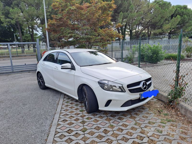 Bianco Usata 2017 Mercedes A180 Due volumi | 11.000 € (Ottimo prezzo) - Immagine 1/4